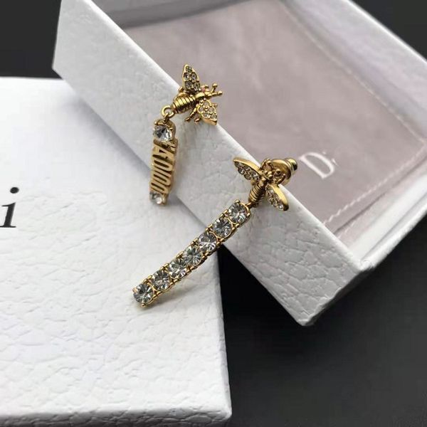 2021 new jewelry 2021 family letter bee rhinestone fashion 925 silver needle earrings female, Black
2021 new jewelry 2021 family letter bee rhinestone fashion 925 silver needle earrings female, Black