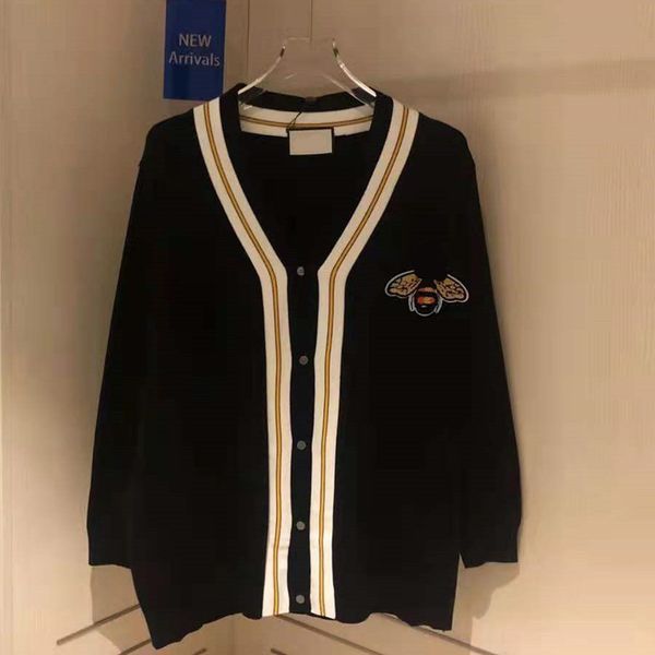 high version 2021 autumn new fashion little bee simple leisure college style age reducing comfortable couple cardigan, White
high version 2021 autumn new fashion little bee simple leisure college style age reducing comfortable couple cardigan, White