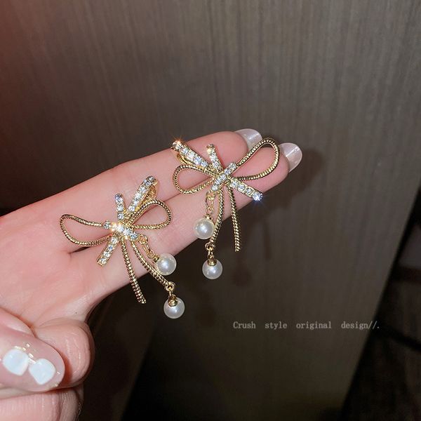 925 silver needle fashion diamond bowknot pearl earrings fashion temperament net red wind ear jewelry personality female
925 silver needle fashion diamond bowknot pearl earrings fashion temperament net red wind ear jewelry personality female