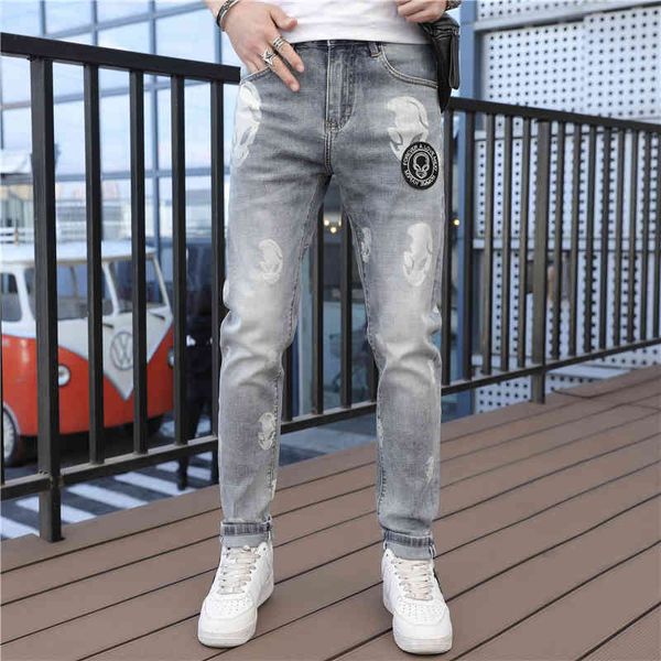jean summer wash small footprint skeleton flower thin jeans hong kong fashion young instagram, Blue
jean summer wash small footprint skeleton flower thin jeans hong kong fashion young instagram, Blue