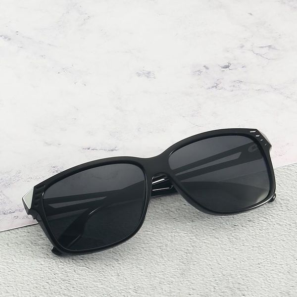 sunglasses fashion brand designer men and women retro round glasses, White;black
sunglasses fashion brand designer men and women retro round glasses, White;black