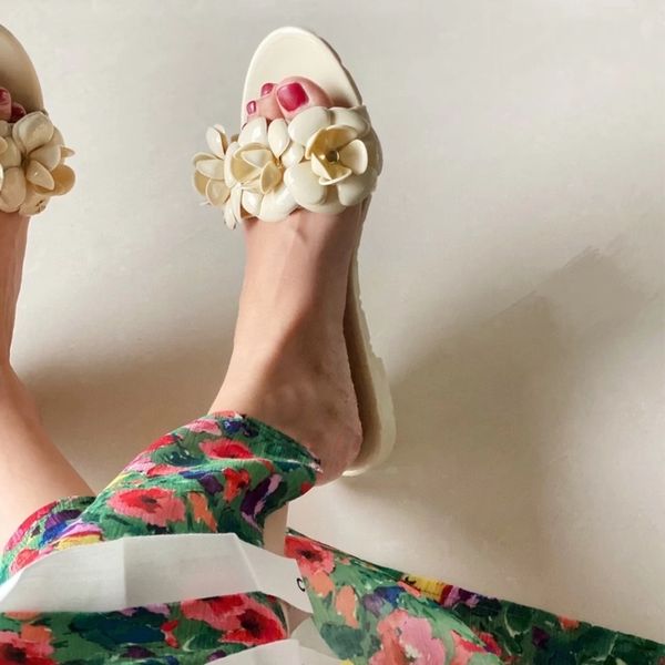 70% off wholesale flip-flops vallu summer new camellia slippers wear small fragrance outdoor slip jelly sandals women's shoes, Black
70% off wholesale flip-flops vallu summer new camellia slippers wear small fragrance outdoor slip jelly sandals women's shoes, Black