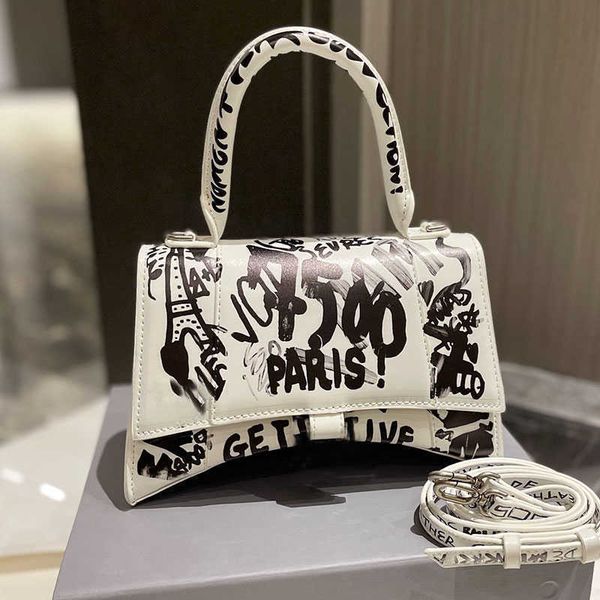 handbag women cross body bag shoulder bags tote fashion plain genuine leather graffiti letter printing removable strap
handbag women cross body bag shoulder bags tote fashion plain genuine leather graffiti letter printing removable strap