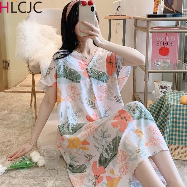 women's sleepwear summer nightdress v-neck elegant leaves print female home wear night dress women nightgown, Black;red
women's sleepwear summer nightdress v-neck elegant leaves print female home wear night dress women nightgown, Black;red