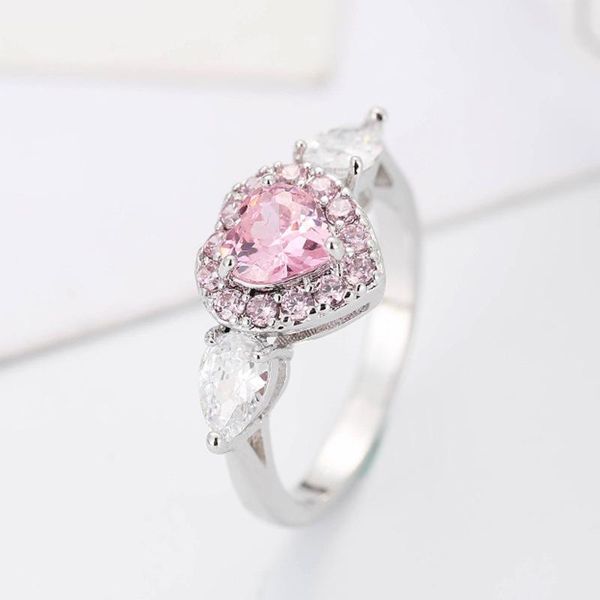 cluster rings dj104 exquisite fashion simple and light luxury copper love heart color zircon ring gift banquet woman jewelry, Golden;silver 
cluster rings dj104 exquisite fashion simple and light luxury copper love heart color zircon ring gift banquet woman jewelry, Golden;silver