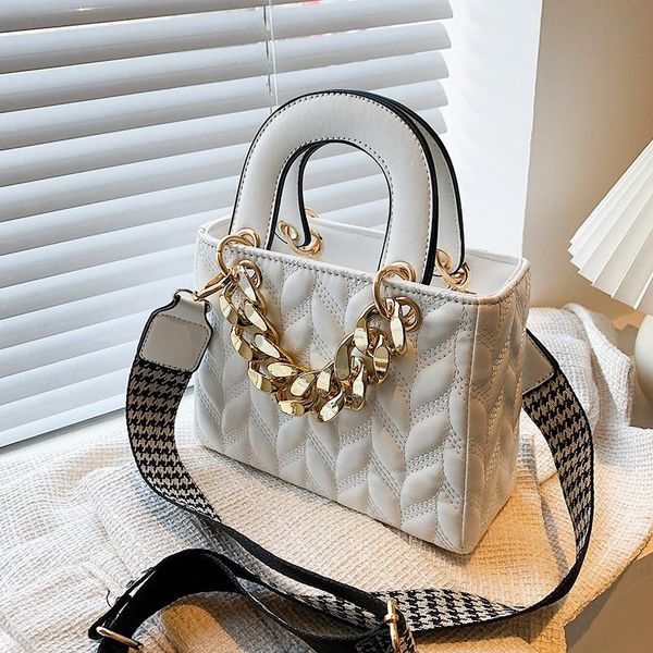 evening bags lattice square tote bag 2021 summer pu leather women's designer handbag wide shoulder strap messenger purses
evening bags lattice square tote bag 2021 summer pu leather women's designer handbag wide shoulder strap messenger purses