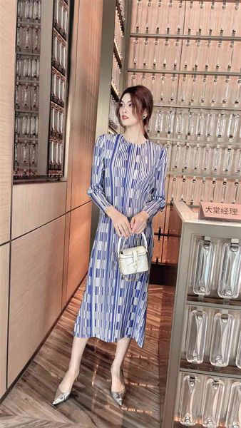 dress the stripe fold with straight, Black;gray