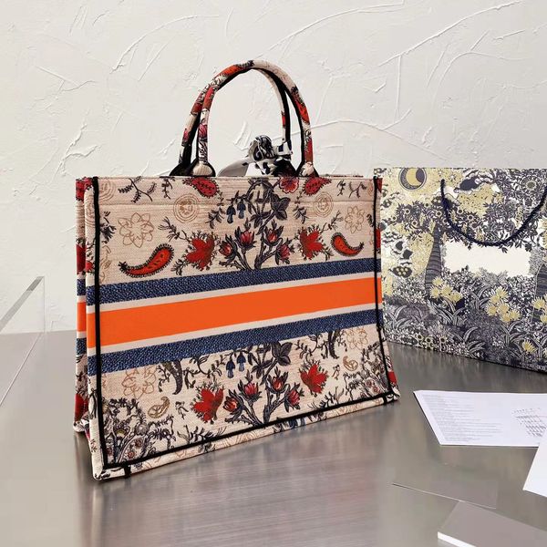 luxury designers handbags fashion shoulder bags classic style large capacity shopping bags size 36*28cm exquisite embroidery is great nice
luxury designers handbags fashion shoulder bags classic style large capacity shopping bags size 36*28cm exquisite embroidery is great nice