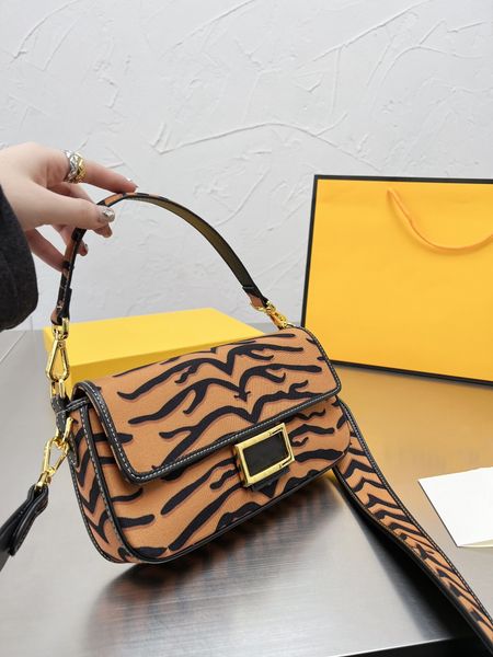 2022 hobo tote famous bag baguette fashion luxury designer handbag women crossbody shoulder bags favorite purse mm real purses embroidery
2022 hobo tote famous bag baguette fashion luxury designer handbag women crossbody shoulder bags favorite purse mm real purses embroidery