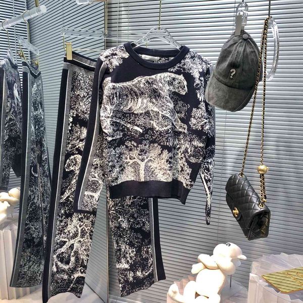 design clothing d family leopard pattern series dark luxury high set embroidery knitted pants women's suit, White
design clothing d family leopard pattern series dark luxury high set embroidery knitted pants women's suit, White