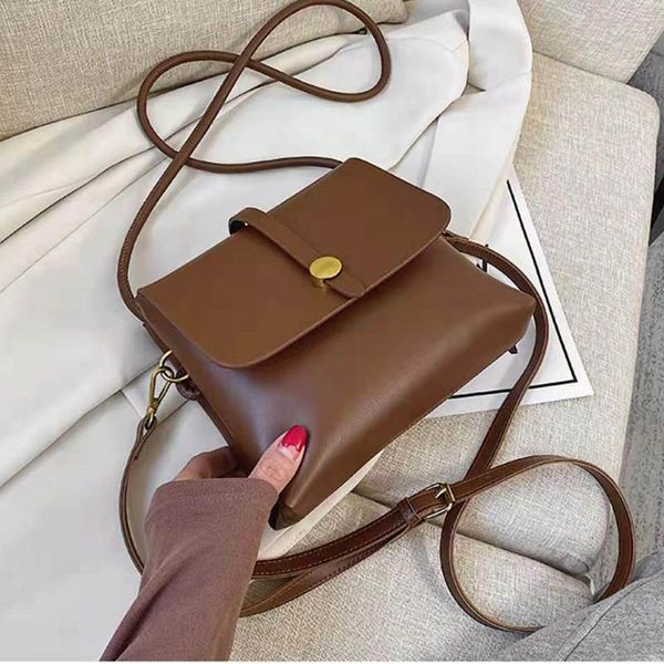 HBP 2021 high quality ladies crossbody bags casual shoulder bag buckle style faux leather material with box, Brown
HBP 2021 high quality ladies crossbody bags casual shoulder bag buckle style faux leather material with box, Brown