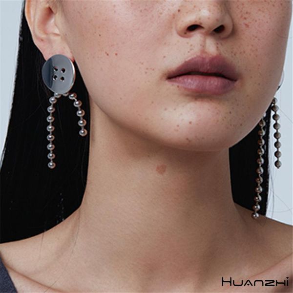 stud huanzhi 2021 sliver color metal glossy big button chain detachable geometric round earring for women girl party jewelry, Golden;silver
stud huanzhi 2021 sliver color metal glossy big button chain detachable geometric round earring for women girl party jewelry, Golden;silver