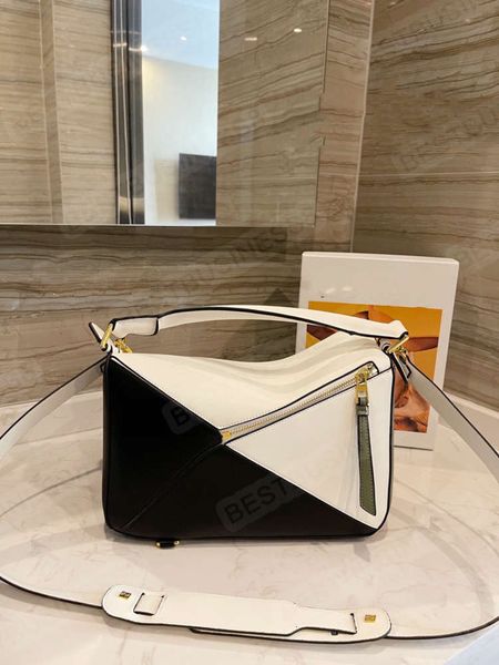 fashion high-end european and american geometric rhombus leather ladies crossbody pillow bag gift box packing size 30
fashion high-end european and american geometric rhombus leather ladies crossbody pillow bag gift box packing size 30