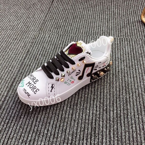 2021 men's shoes spring and autumn a foot gold embroidery fashion shoe new trend bean fisherman board shos zapatos hombre hc190706, Red;white
2021 men's shoes spring and autumn a foot gold embroidery fashion shoe new trend bean fisherman board shos zapatos hombre hc190706, Red;white
