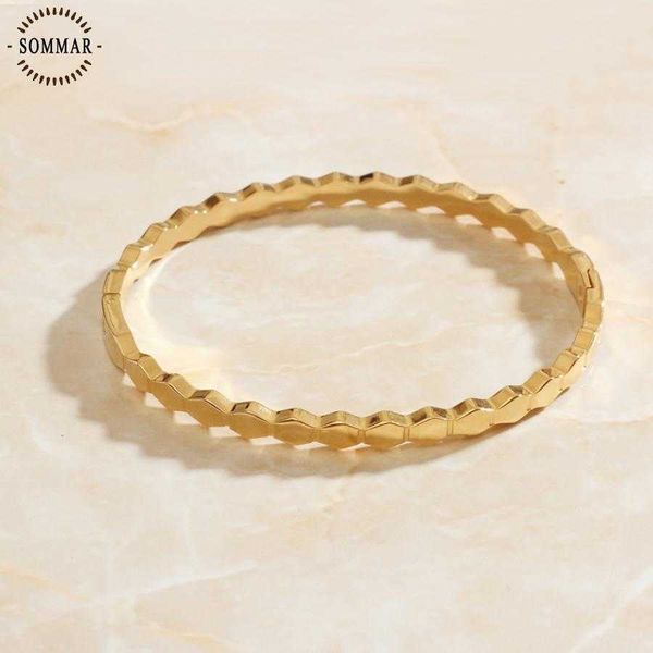 sommar xmas gift gold color girlfriend charms bangle simple, stylish hexagon wedding bracelet jewelry 2020 q0719, Black
sommar xmas gift gold color girlfriend charms bangle simple, stylish hexagon wedding bracelet jewelry 2020 q0719, Black