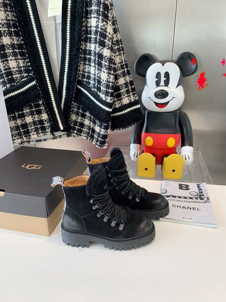 designer boots classic leather thick-soled desert martinboot winter ladies high heels chirstmas halloween easter day shoelace box womens des, Black
designer boots classic leather thick-soled desert martinboot winter ladies high heels chirstmas halloween easter day shoelace box womens des, Black