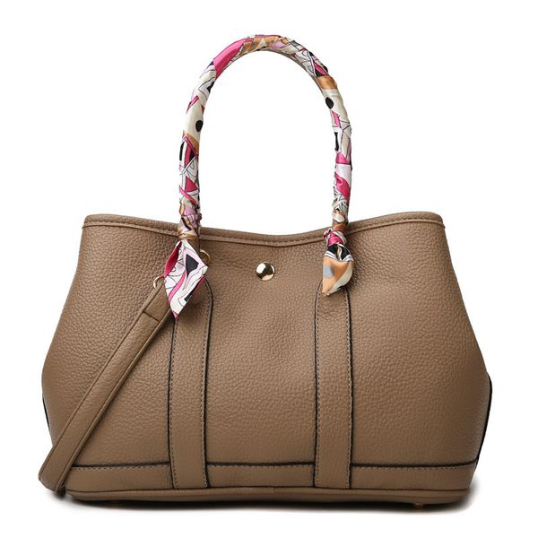luxury design handbag 2021 new tote women's garden shopping bag wedding one shoulder portable bucket bag
luxury design handbag 2021 new tote women's garden shopping bag wedding one shoulder portable bucket bag