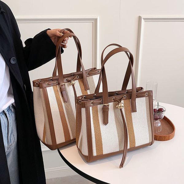luxury handbags tote large capacity new fashion contrast canvas women's autumn commuter hand carrying shoulder bag
luxury handbags tote large capacity new fashion contrast canvas women's autumn commuter hand carrying shoulder bag