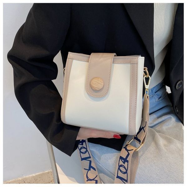 factory direct sale 75% off net red bucket 2021 new wide strap single shoulder simple foreign style messenger bucket bags
factory direct sale 75% off net red bucket 2021 new wide strap single shoulder simple foreign style messenger bucket bags