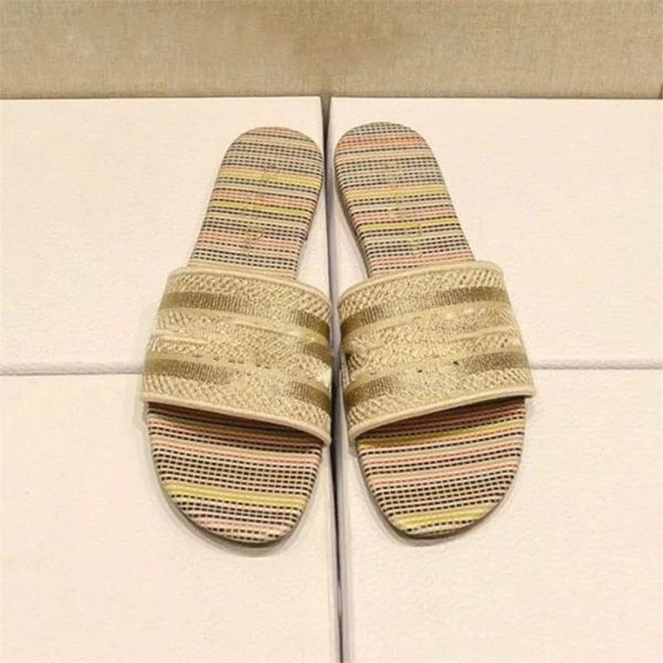 slippers women's summer retro embroidered lettered flat bottomed casual 2021 fashion, Black
slippers women's summer retro embroidered lettered flat bottomed casual 2021 fashion, Black