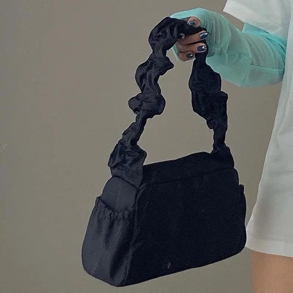 evening bags black simple nylon pleated tote woman winter 2021 cute retro baguette one shoulder underarm bag
evening bags black simple nylon pleated tote woman winter 2021 cute retro baguette one shoulder underarm bag