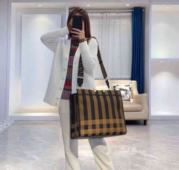 2021 new fashion middle ancient style large capacity old decor shopping bag one shoulder slant cross handbag zly
2021 new fashion middle ancient style large capacity old decor shopping bag one shoulder slant cross handbag zly