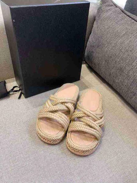 slippers 2021 fashion summer woman luxury crystal flower pearl embellished flat blingbling glitter sandals thong flip-flops, Black
slippers 2021 fashion summer woman luxury crystal flower pearl embellished flat blingbling glitter sandals thong flip-flops, Black