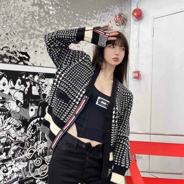 21s spring and summer new tb tom thousand bird check knitted cardigan sweater buckle ins style women's classic temperament fashion, White;black
21s spring and summer new tb tom thousand bird check knitted cardigan sweater buckle ins style women's classic temperament fashion, White;black