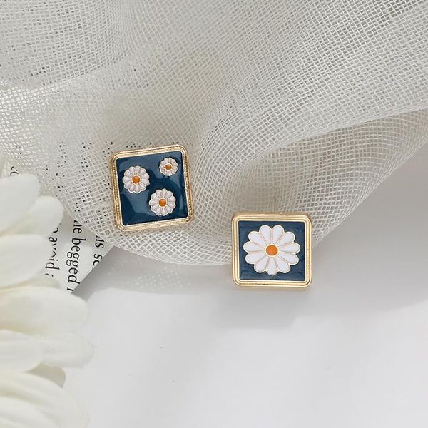 stud 2021 korean style daisy flower studs earrings for women asymmetrical delicate earring girls sweet jewelry gift, Golden;silver
stud 2021 korean style daisy flower studs earrings for women asymmetrical delicate earring girls sweet jewelry gift, Golden;silver