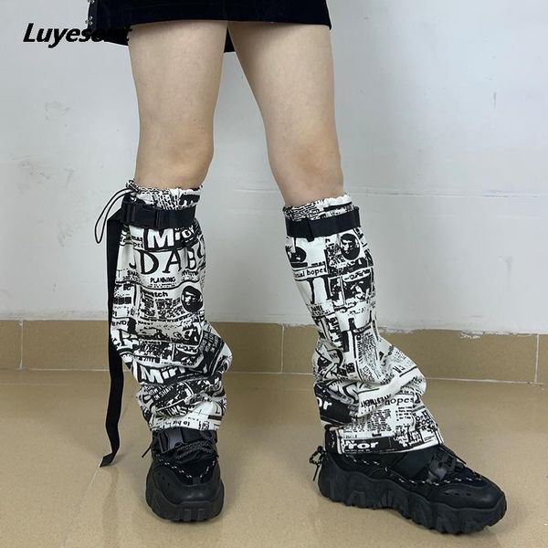 women gothic cool spaper print leg warmer 2021 lady street adjustable buckle strap sport streetwear fashion calf length sock socks & hosiery, Black;white
women gothic cool spaper print leg warmer 2021 lady street adjustable buckle strap sport streetwear fashion calf length sock socks & hosiery, Black;white