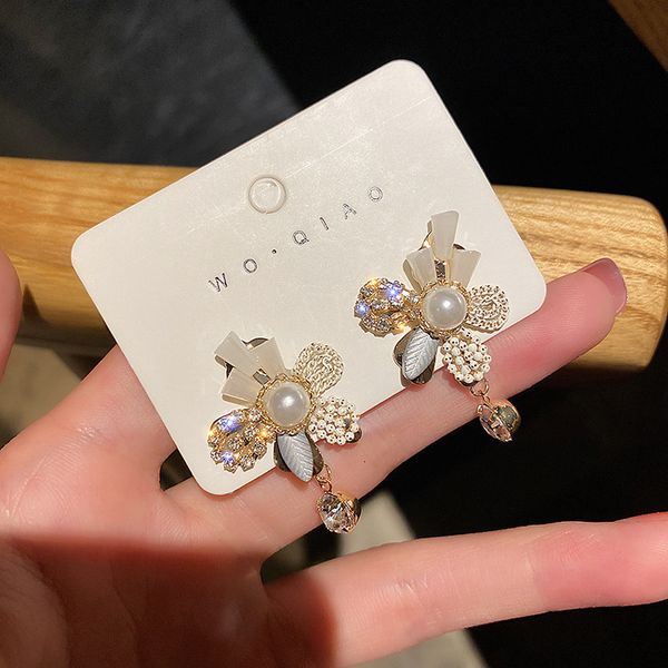 genuine gold electroplating 925 silver needle pearl fashion diamond crystal flower versatile earrings, one for two
genuine gold electroplating 925 silver needle pearl fashion diamond crystal flower versatile earrings, one for two