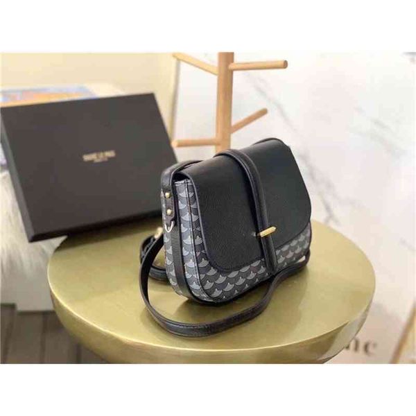 2021 new faure le page fishscale cowhide single button pistol postman's bag single shoulder slung women's bag zlh
2021 new faure le page fishscale cowhide single button pistol postman's bag single shoulder slung women's bag zlh