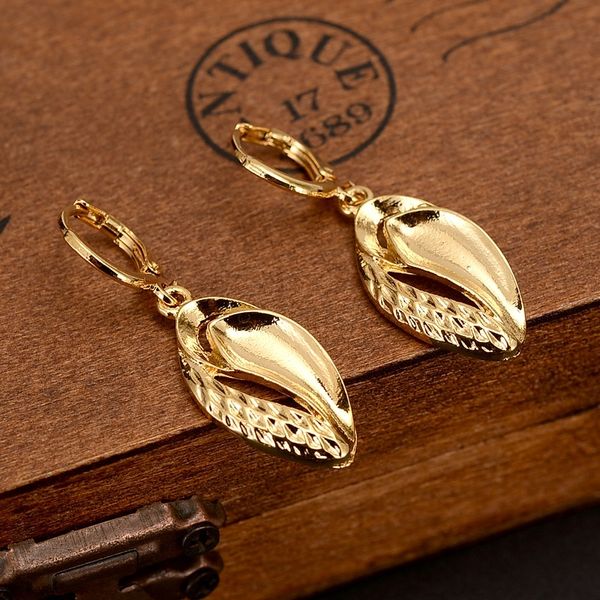 18 k solid fine gold leaf earrings dangle & chandelier women/girl,love trendy for african/arab/middle eastern party jewelry, Silver
18 k solid fine gold leaf earrings dangle & chandelier women/girl,love trendy for african/arab/middle eastern party jewelry, Silver