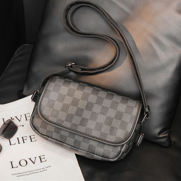 bag handbag 2021 lattice shoulder trend messenger business leisure horizontal young men's backpack, Black;red
bag handbag 2021 lattice shoulder trend messenger business leisure horizontal young men's backpack, Black;red