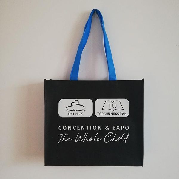 shopping bags wholesales 500pcs/lot promotional custom printed as giveaways to customers reusable pp non-woven fabric bag
shopping bags wholesales 500pcs/lot promotional custom printed as giveaways to customers reusable pp non-woven fabric bag