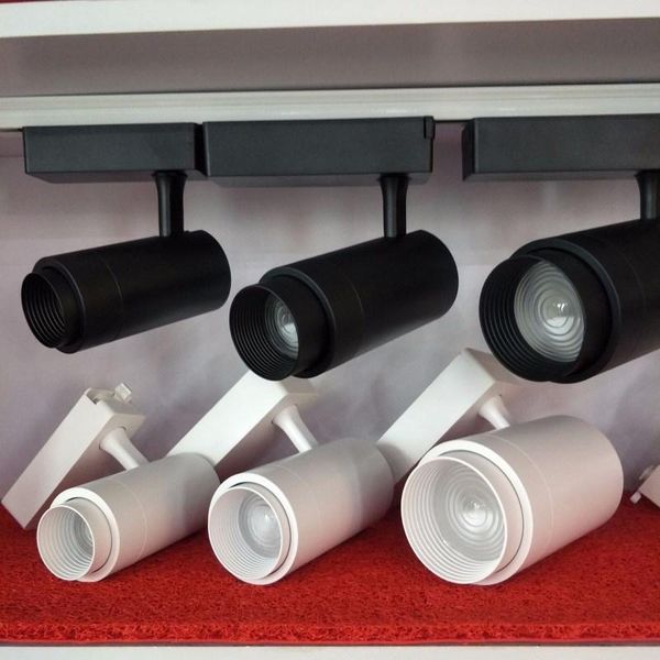 spotlight led track light clothing store super bright energy-saving cob light10w 20w30w surface mounted tracklights lights
spotlight led track light clothing store super bright energy-saving cob light10w 20w30w surface mounted tracklights lights