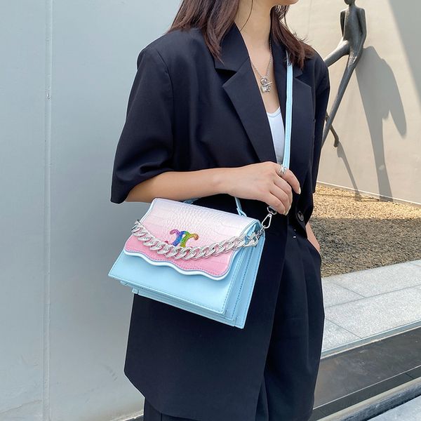 luxury quality summer simple female 2021 fashion portable small square bag leisure single shoulder messenger bag
luxury quality summer simple female 2021 fashion portable small square bag leisure single shoulder messenger bag