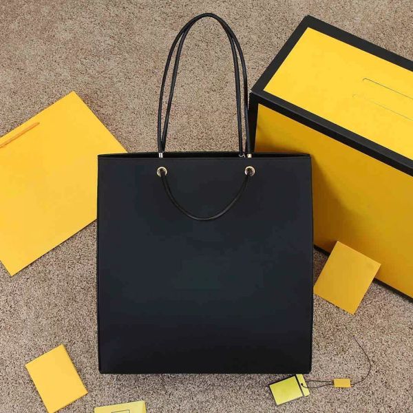 2021 light designer women's fashion bag versatile single shoulder texture classic leisure bucket messenger handbag
2021 light designer women's fashion bag versatile single shoulder texture classic leisure bucket messenger handbag