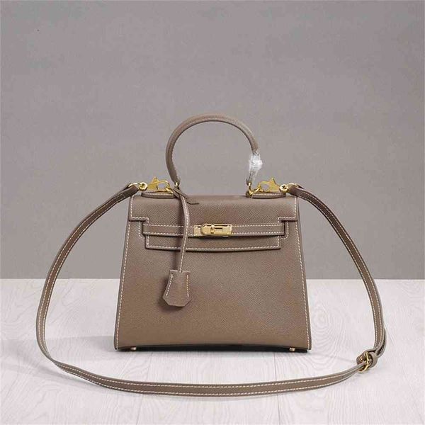 women luxurys designers bags 2021 spring leather portable messenger mini single palm suo up to designer handbag handbags totes crossbody bag
women luxurys designers bags 2021 spring leather portable messenger mini single palm suo up to designer handbag handbags totes crossbody bag