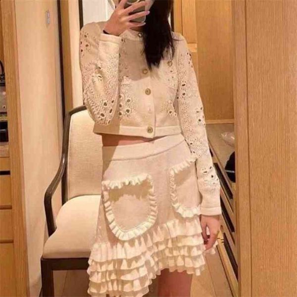 spring 2 piece set women fashion hollow out bowknot knitted single-breasted + high waist ruffles cake mini skirt suit 210519, White
spring 2 piece set women fashion hollow out bowknot knitted single-breasted + high waist ruffles cake mini skirt suit 210519, White