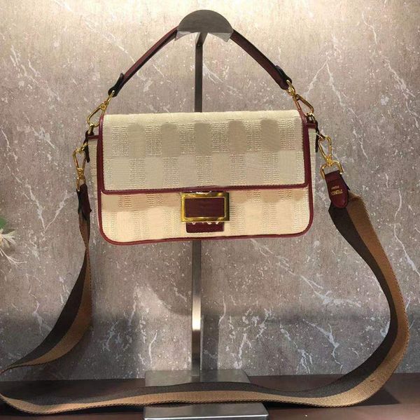 baguette canvas bag crossbody flap bags women handbag purse embroidery letter genuine leather trim magnetic hasp handle totes detchable shou
baguette canvas bag crossbody flap bags women handbag purse embroidery letter genuine leather trim magnetic hasp handle totes detchable shou