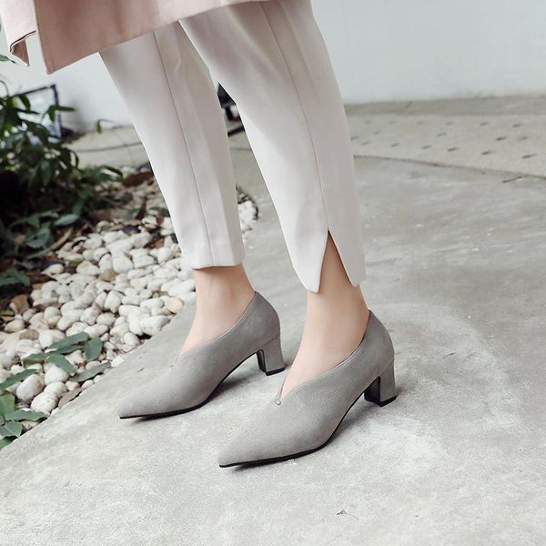 simple casual all-in-one plain face, medium mouth, pointed toe, chunky single shoes, large size 40-43, heels, 43 44 45 46 dress shoes, Black
simple casual all-in-one plain face, medium mouth, pointed toe, chunky single shoes, large size 40-43, heels, 43 44 45 46 dress shoes, Black