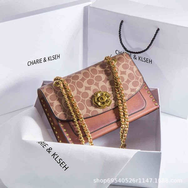 outlet camellia flower essence beauty chain bag shoulder 2021 square upgrade rivet decoration luxuryss designerss yw
outlet camellia flower essence beauty chain bag shoulder 2021 square upgrade rivet decoration luxuryss designerss yw