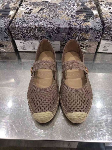 sandals spring and summer high-end quality fashion temperament embroidery hollowed-out fisherman's shoes classic ladies sandals 7c99, Black
sandals spring and summer high-end quality fashion temperament embroidery hollowed-out fisherman's shoes classic ladies sandals 7c99, Black