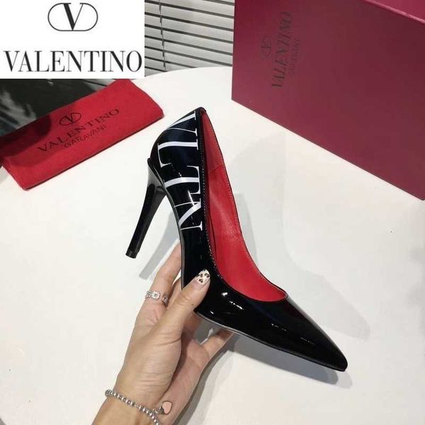 slides sandals designer loafers dress luxury slippers mules brand pumps women ballerinas sneakers high shoes heels y70z, Black;white
slides sandals designer loafers dress luxury slippers mules brand pumps women ballerinas sneakers high shoes heels y70z, Black;white