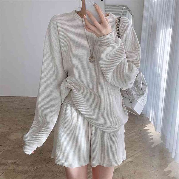 korean casual all-match round neck pit strip design loose long-sleeved sweater + high-waist straight shorts sports suit 210529, White
korean casual all-match round neck pit strip design loose long-sleeved sweater + high-waist straight shorts sports suit 210529, White