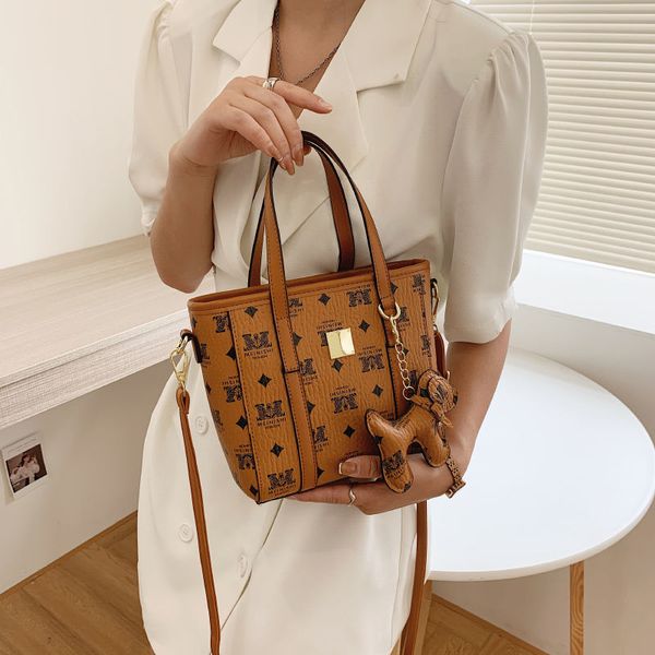 daily bag womens 2023 new fashion all-match shoulder messenger bag online influencer pop texture printed portable bucket bag
daily bag womens 2023 new fashion all-match shoulder messenger bag online influencer pop texture printed portable bucket bag
