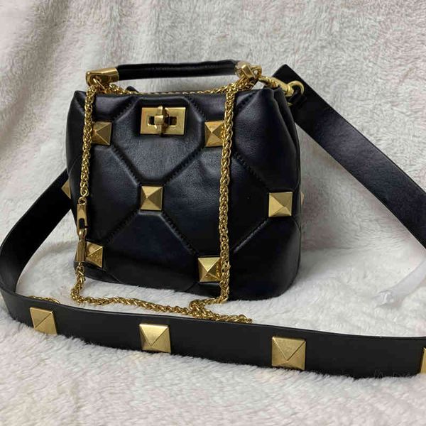 evening bags luxurys designers crossbody handbags shoulder plain lock chains leather fashion rivet flap roman stud bucket red nude green pin
evening bags luxurys designers crossbody handbags shoulder plain lock chains leather fashion rivet flap roman stud bucket red nude green pin