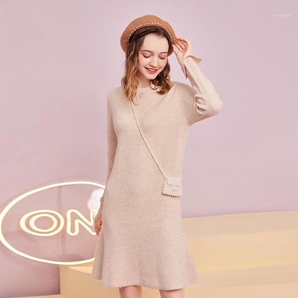 casual dresses artka 2021 winter women dress elegant soft wool knitted o-neck long loose sweater lb25101d, Black;gray
casual dresses artka 2021 winter women dress elegant soft wool knitted o-neck long loose sweater lb25101d, Black;gray