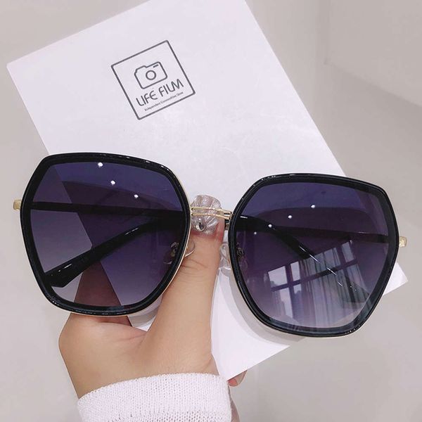 polarized light women 2021 new fashion round sunglasses uv protection great glasses 50518, Black
polarized light women 2021 new fashion round sunglasses uv protection great glasses 50518, Black